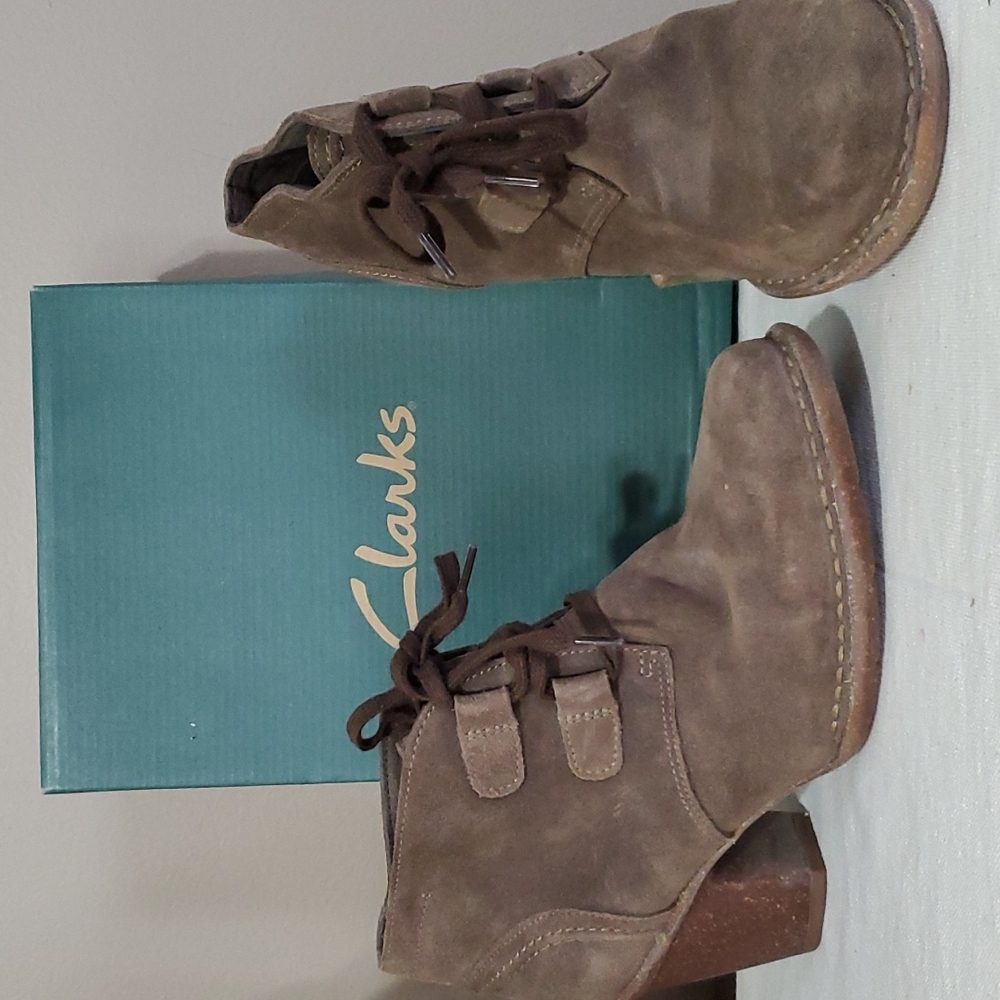 Clark's wedge Seude bootie